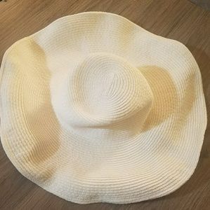 Foldable wide brim beach hat
